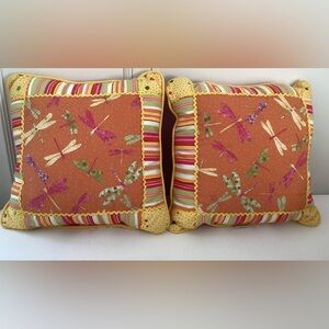 Waverly 17” Photo Frame Fluttering Around Pillows (Set of 2)